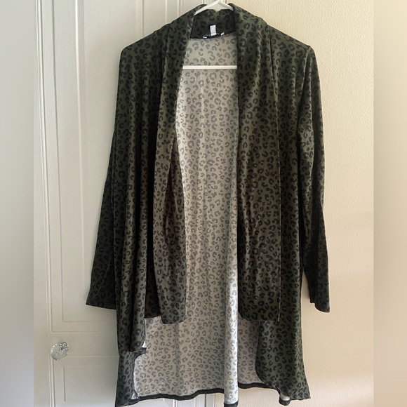White birch cardigan army green and black animal print Large oversized length - Picture 1 of 4